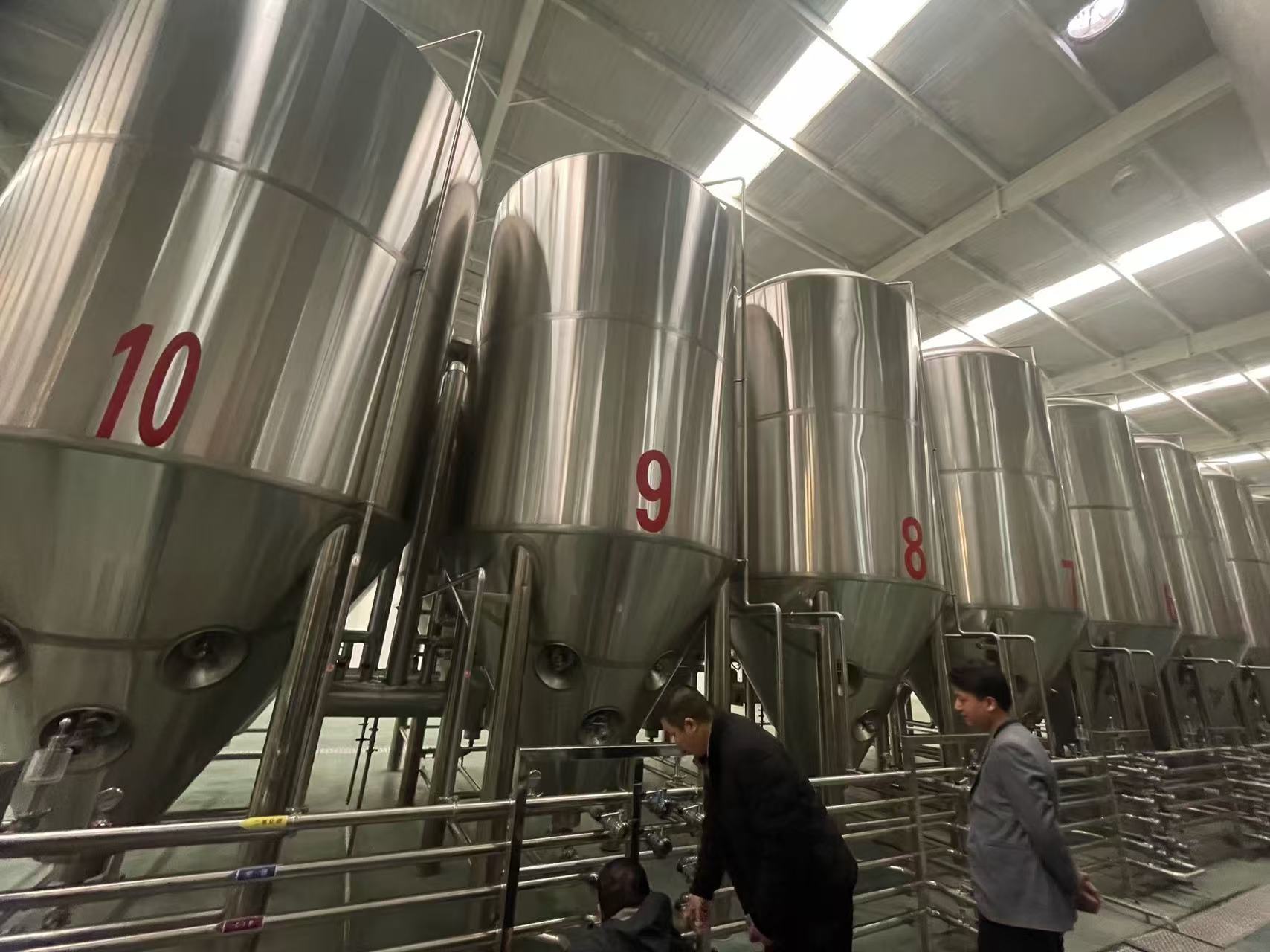 贺兰精酿啤酒设备厂—平面布置、设备设计、制造、调试、培训等一条龙服务